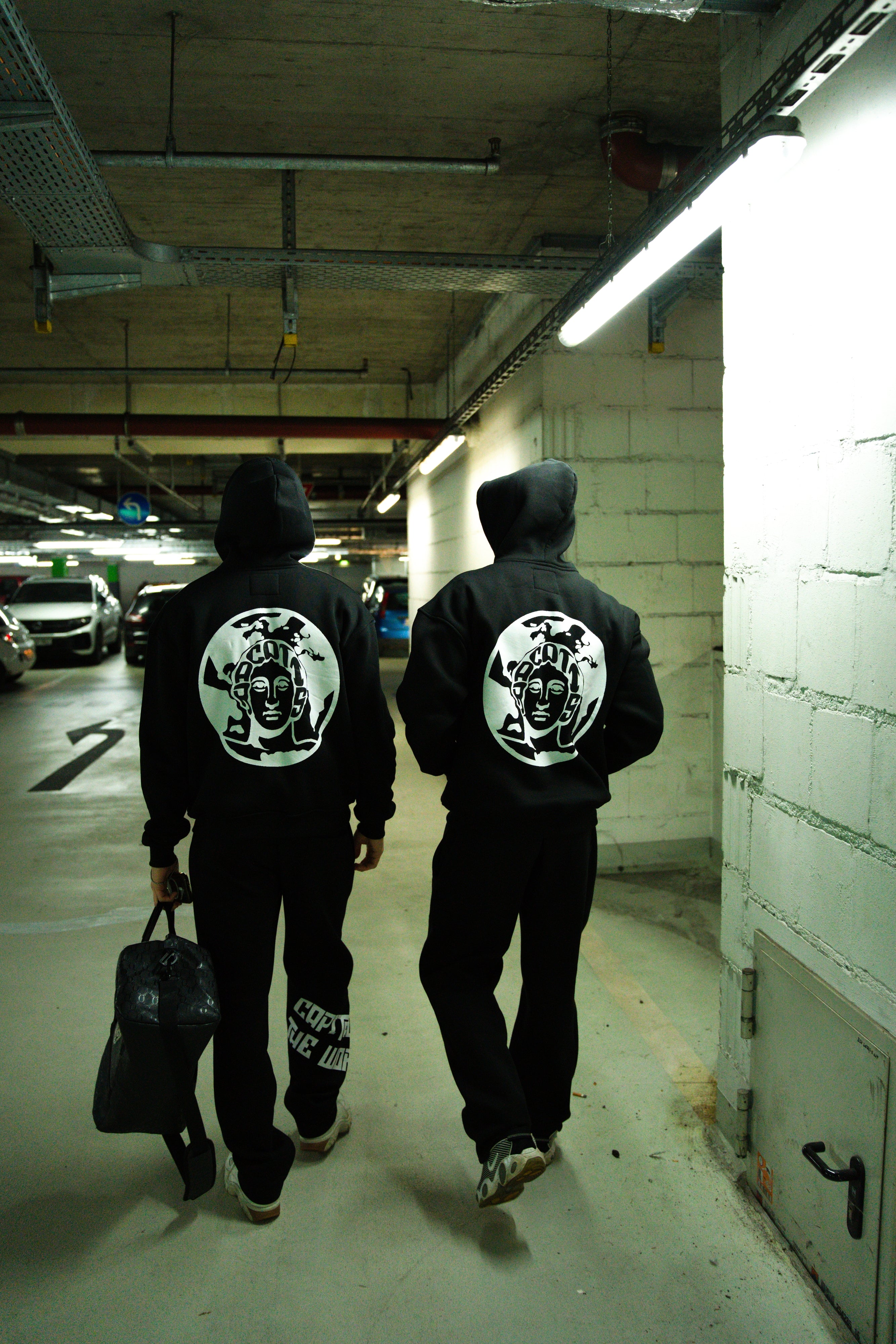 Essential Graphic Zip-Up - Black