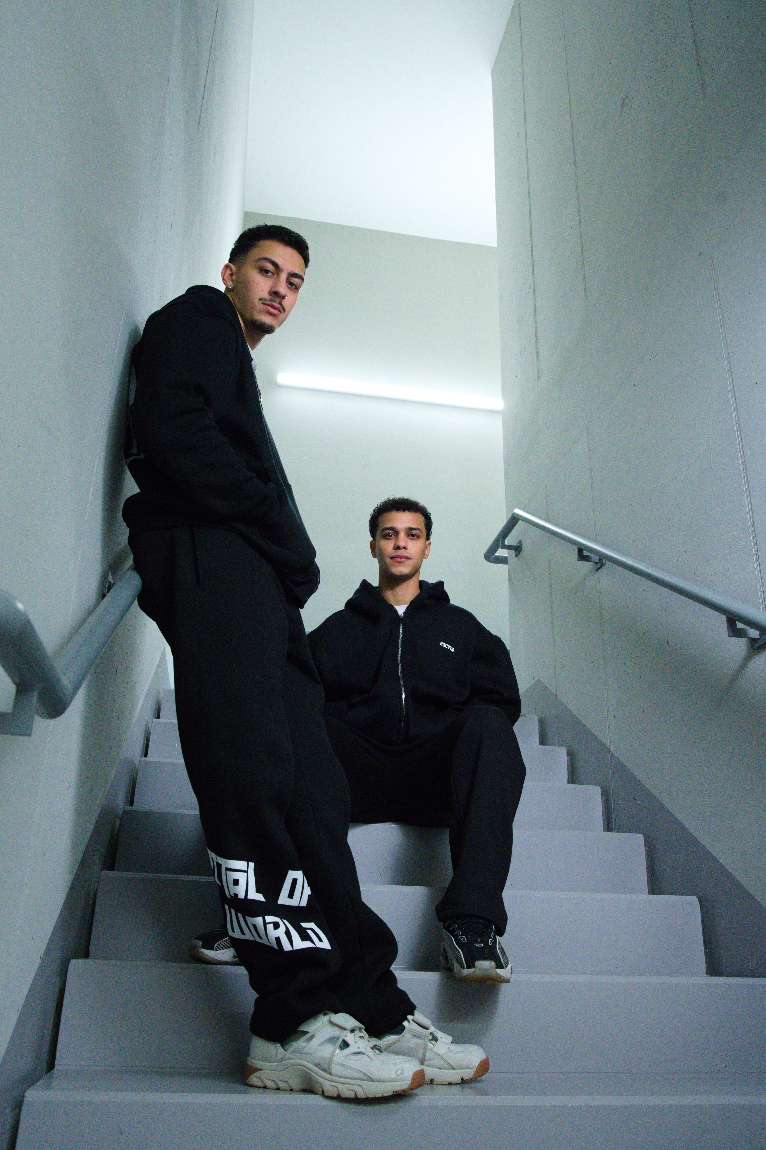 Essential Graphic Sweatpants - Black