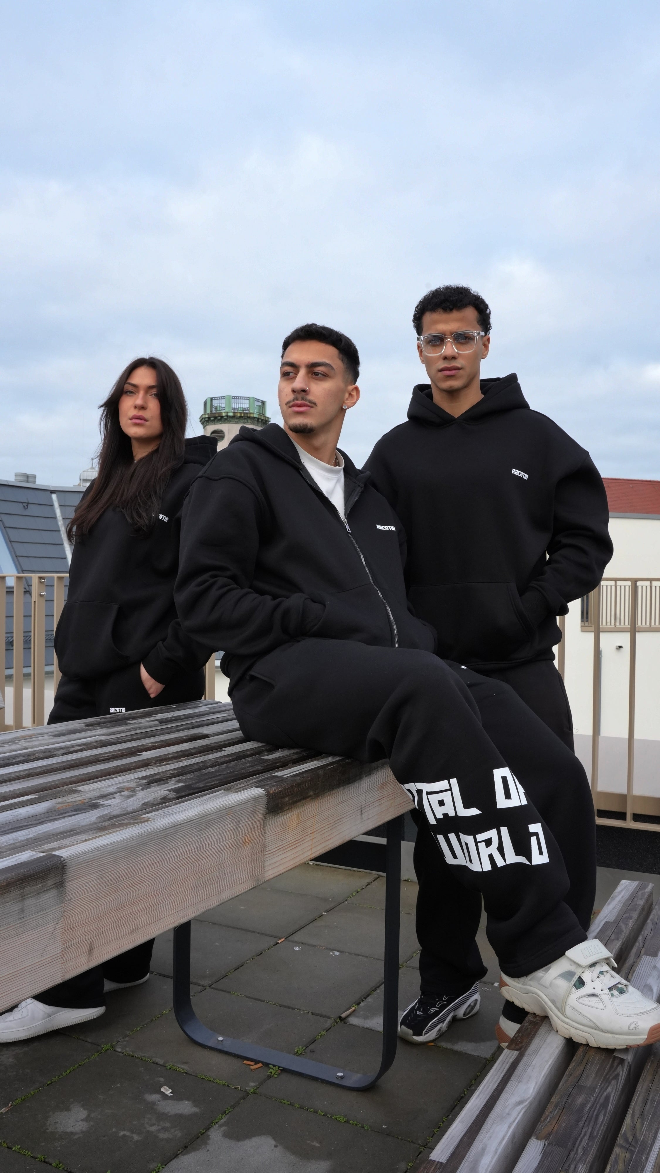 Essential Graphic Sweatpants - Black