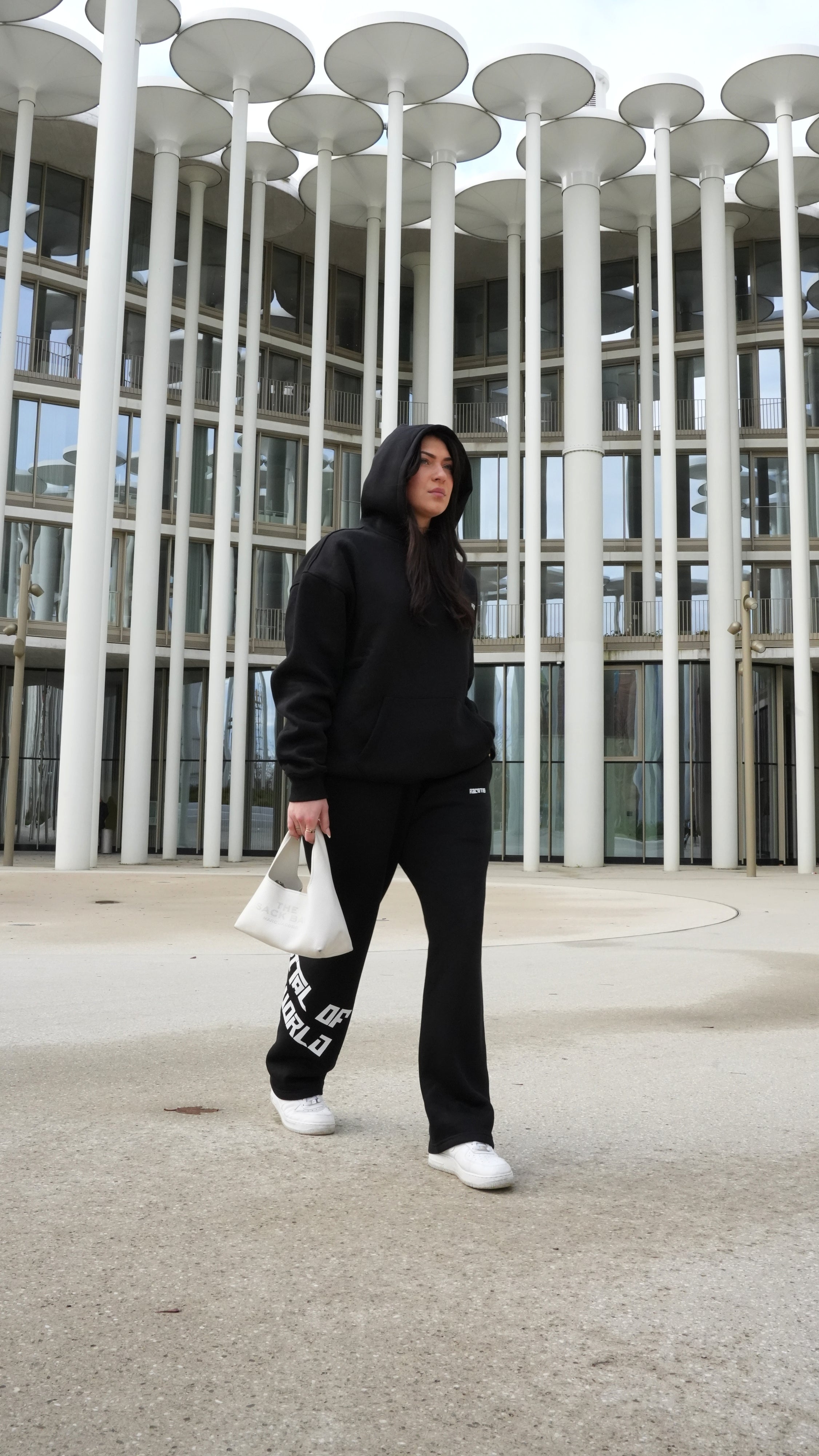 Essential Graphic Sweatpants - Black