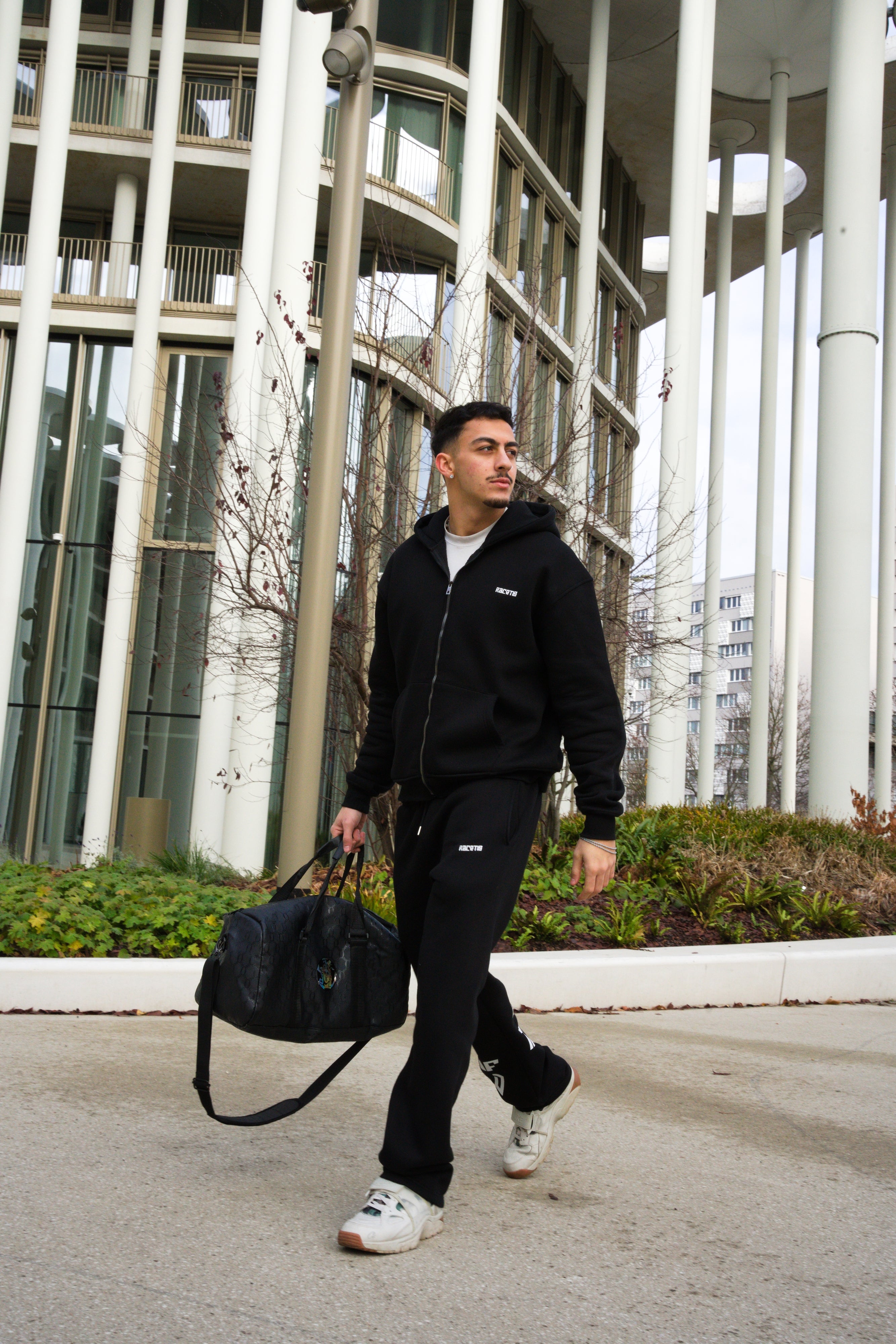 Essential Graphic Sweatpants - Black