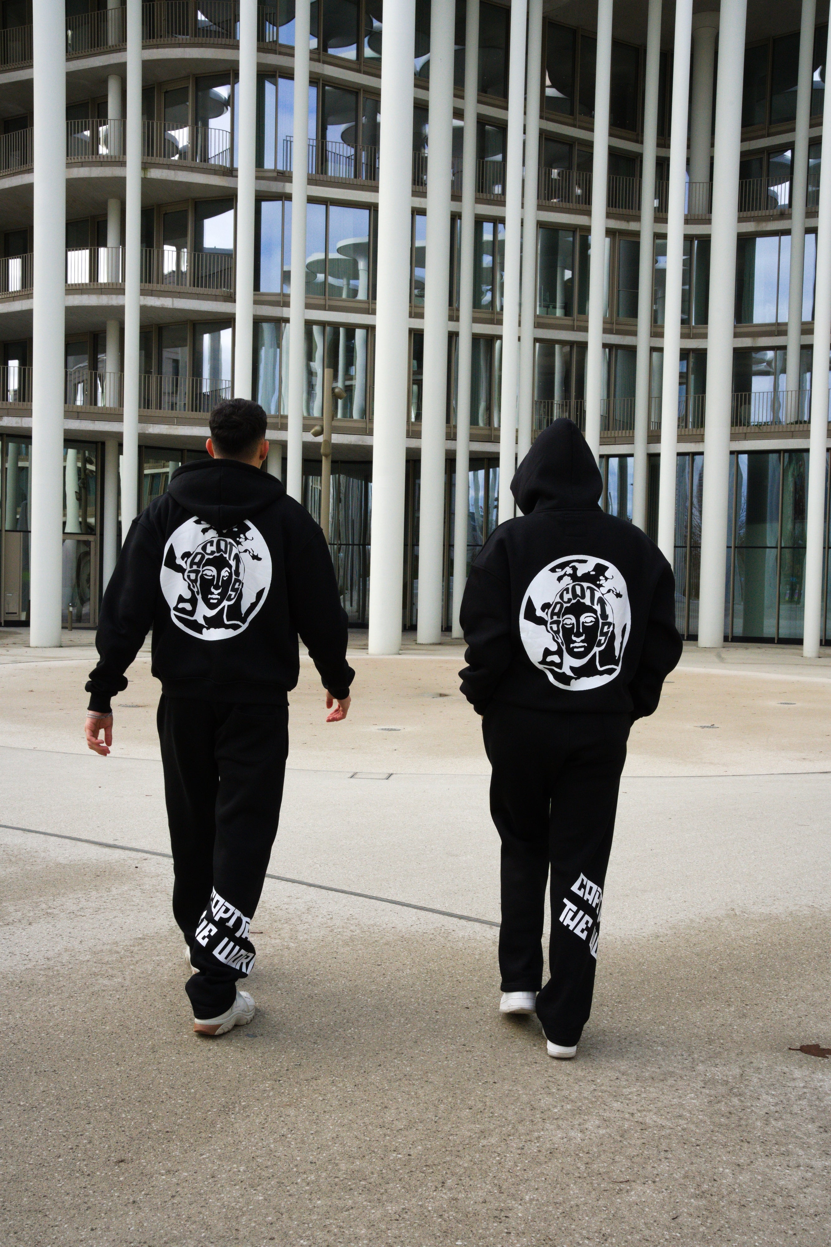 Essential Graphic Sweatpants - Black